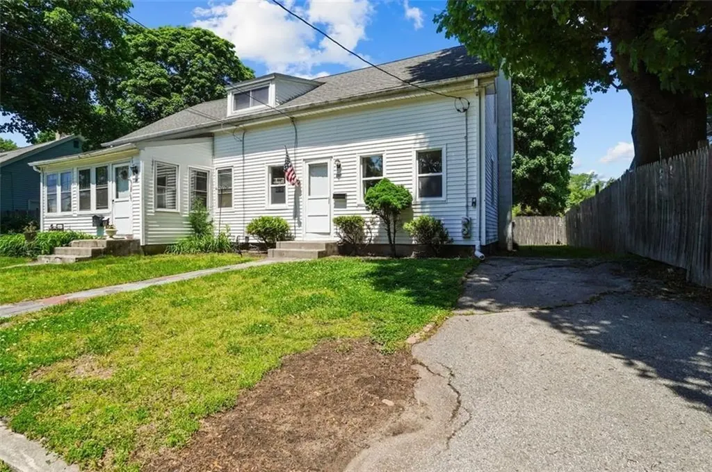 215 217 Knight Street Warwick RI 02886