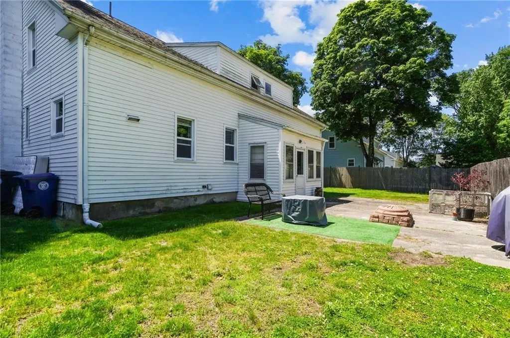 215 217 Knight Street Warwick RI 02886