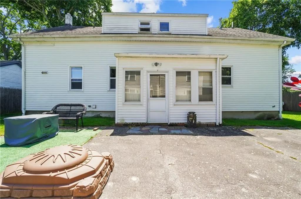 215 217 Knight Street Warwick RI 02886