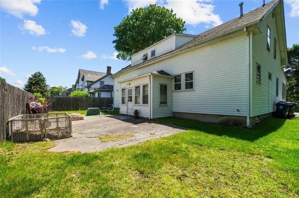 215 217 Knight Street Warwick RI 02886