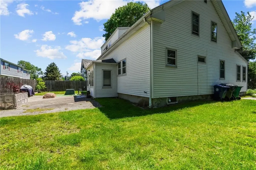215 217 Knight Street Warwick RI 02886