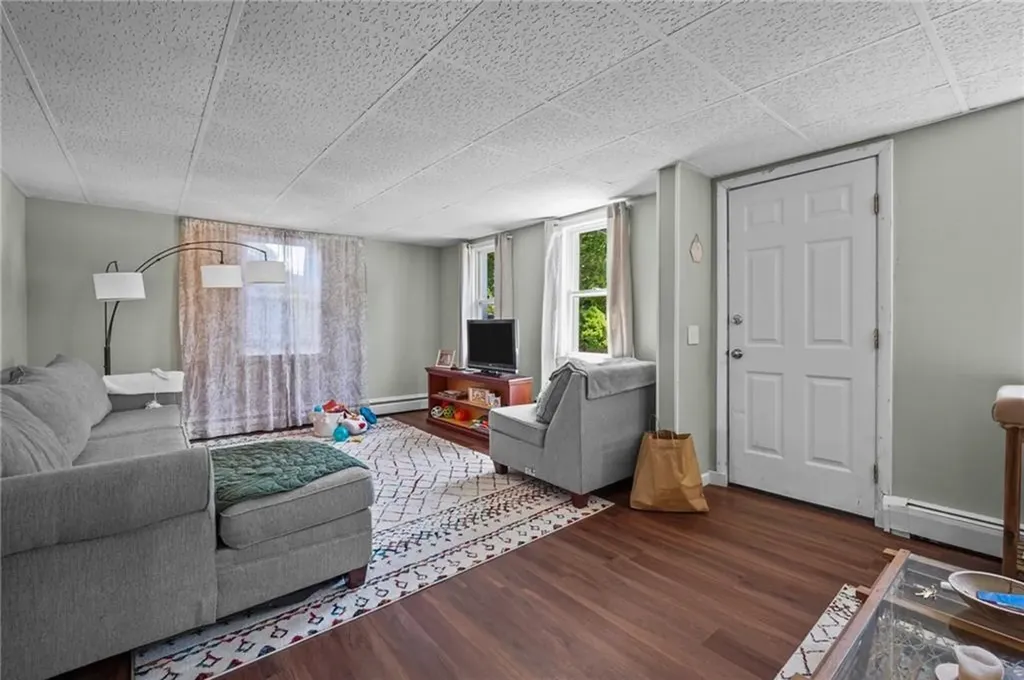 215 217 Knight Street Warwick RI 02886