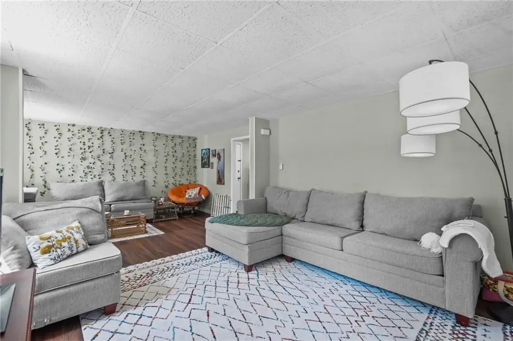 215 217 Knight Street Warwick RI 02886
