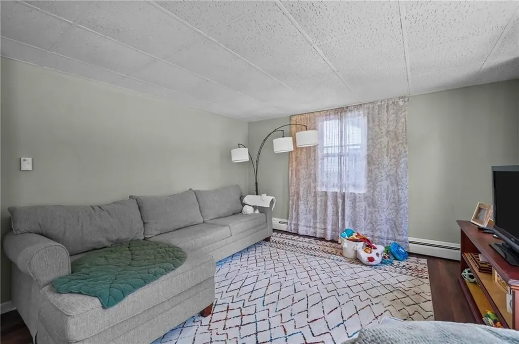 215 217 Knight Street Warwick RI 02886
