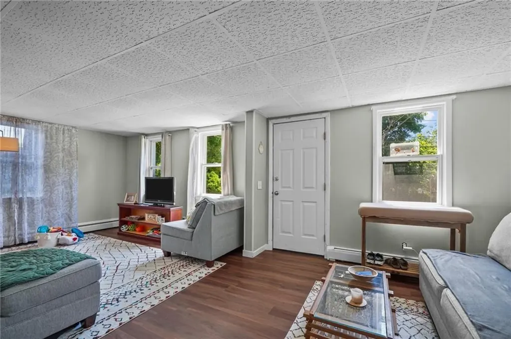 215 217 Knight Street Warwick RI 02886