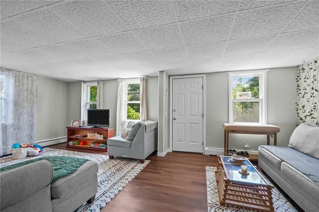 215 217 Knight Street Warwick RI 02886
