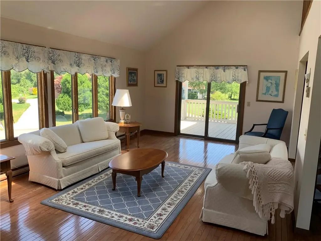 42 Carver Lane Narragansett RI 02882
