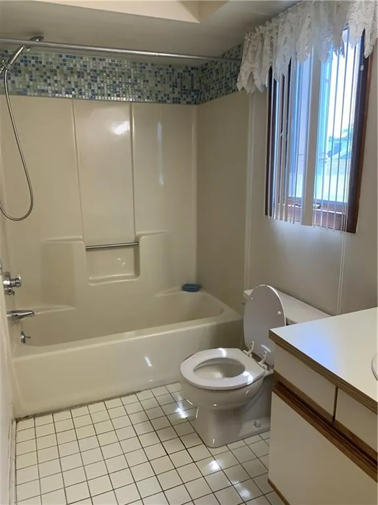 42 Carver Lane Narragansett RI 02882