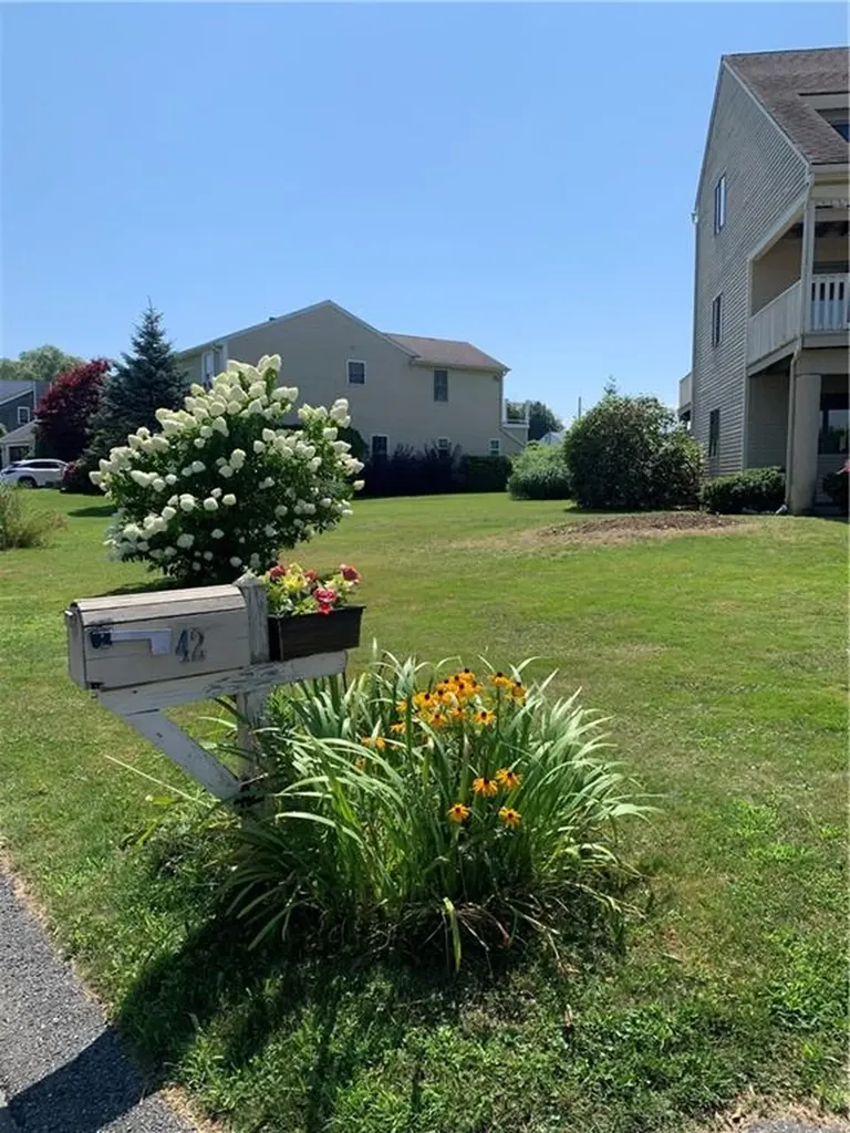 42 Carver Lane Narragansett RI 02882