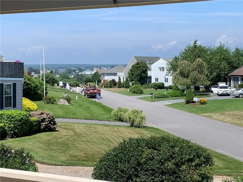 42 Carver Lane Narragansett RI 02882