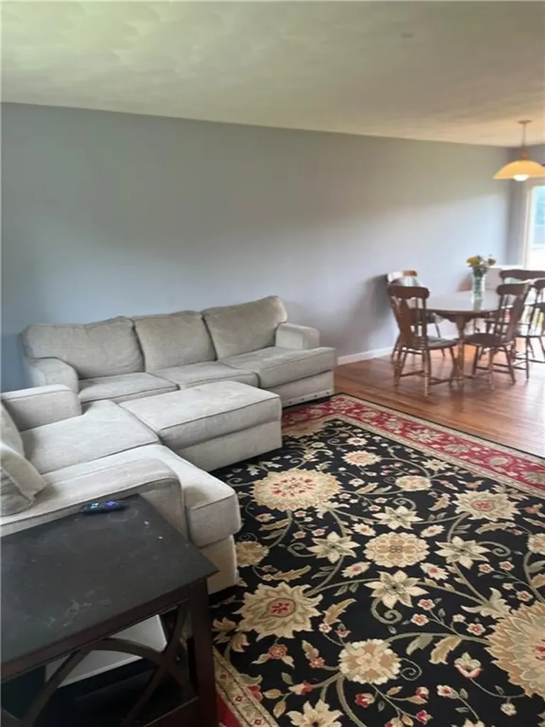 28 Cameron Court Warwick RI 02886