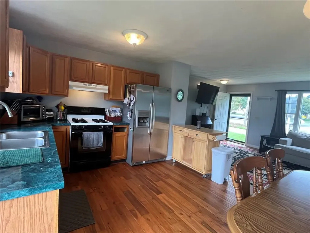 28 Cameron Court Warwick RI 02886