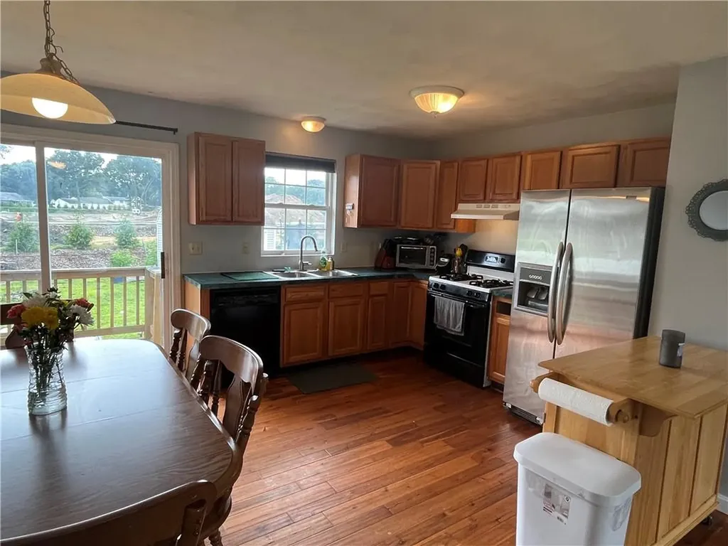 28 Cameron Court Warwick RI 02886