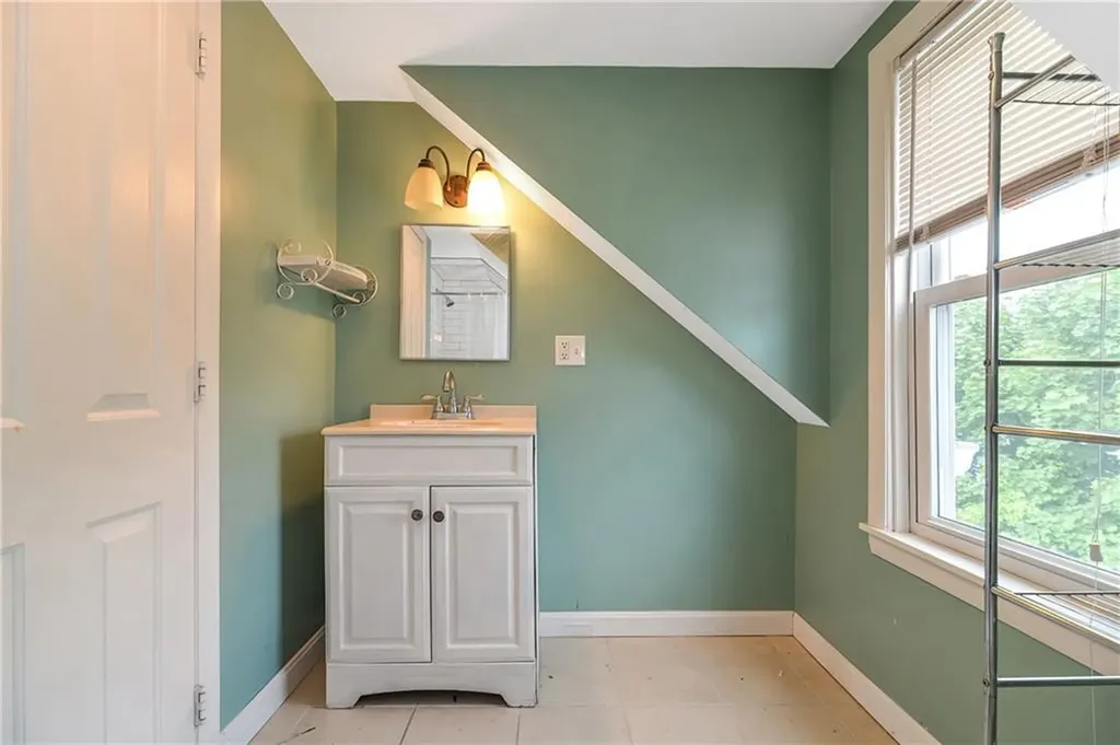 8 Doris Street Coventry RI 02816