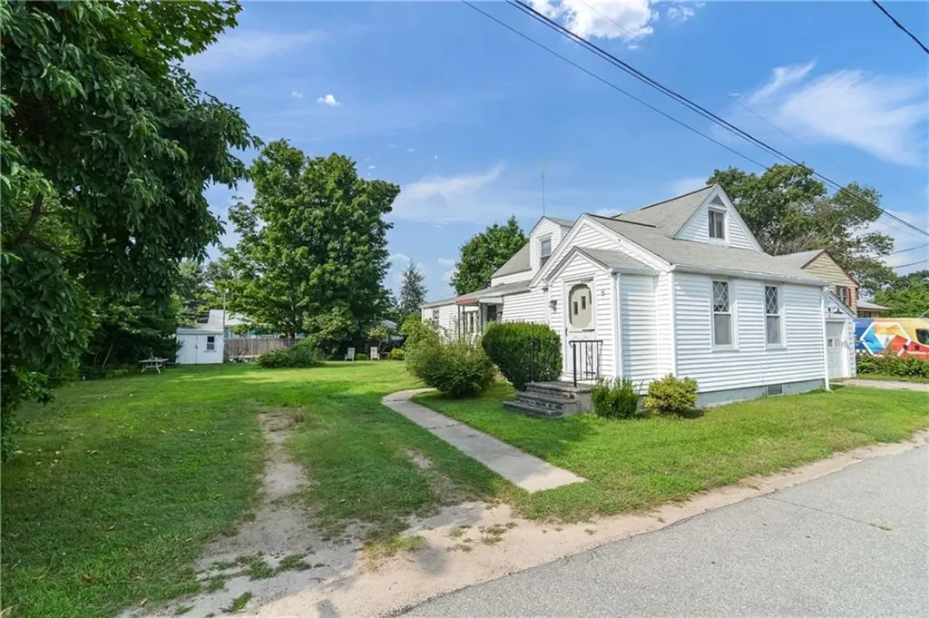 8 Doris Street Coventry RI 02816