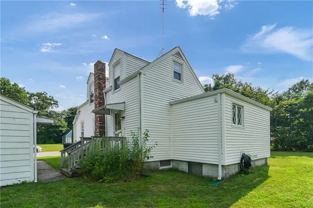 8 Doris Street Coventry RI 02816
