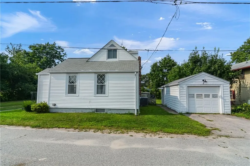8 Doris Street Coventry RI 02816