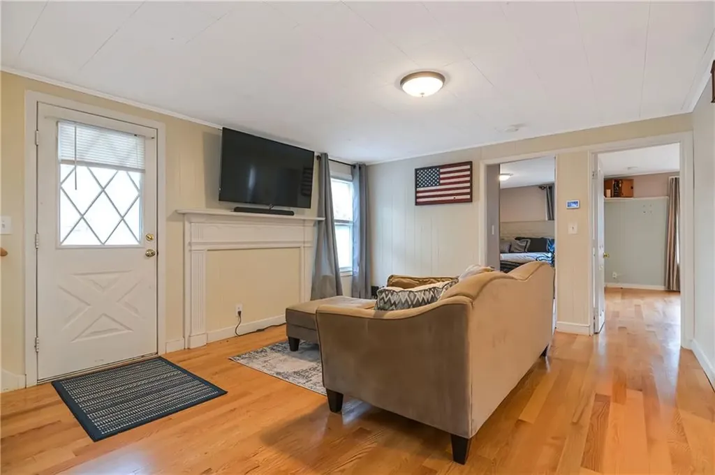 8 Doris Street Coventry RI 02816