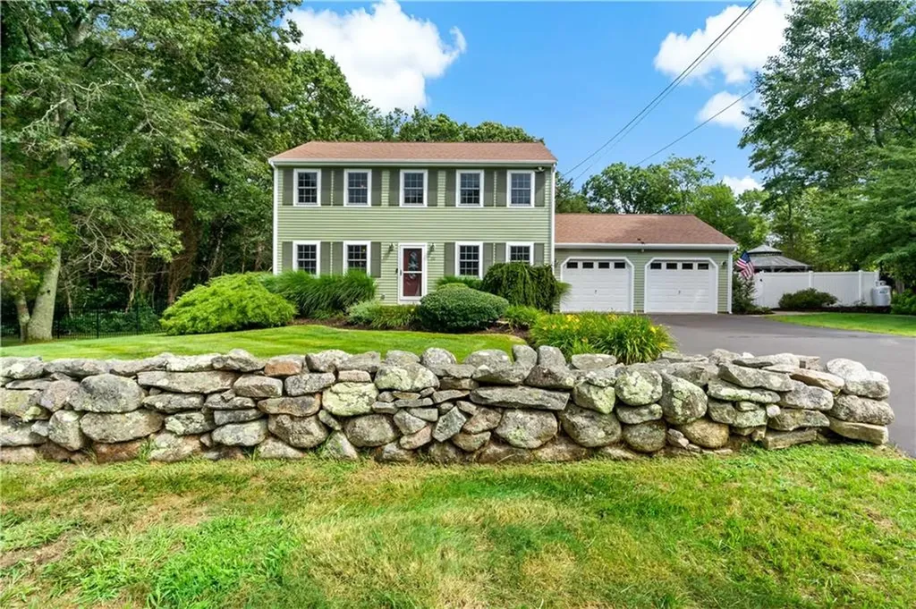 20 North Christopher Avenue Tiverton RI 02878