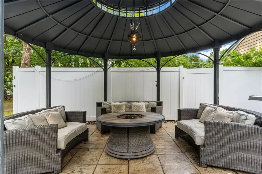 20 North Christopher Avenue Tiverton RI 02878