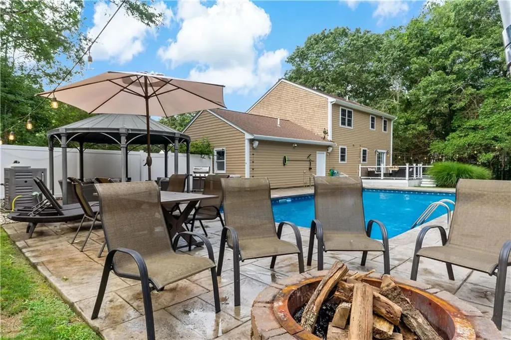 20 North Christopher Avenue Tiverton RI 02878