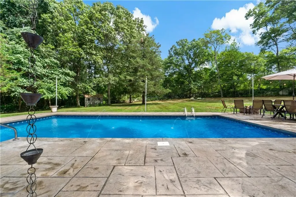 20 North Christopher Avenue Tiverton RI 02878