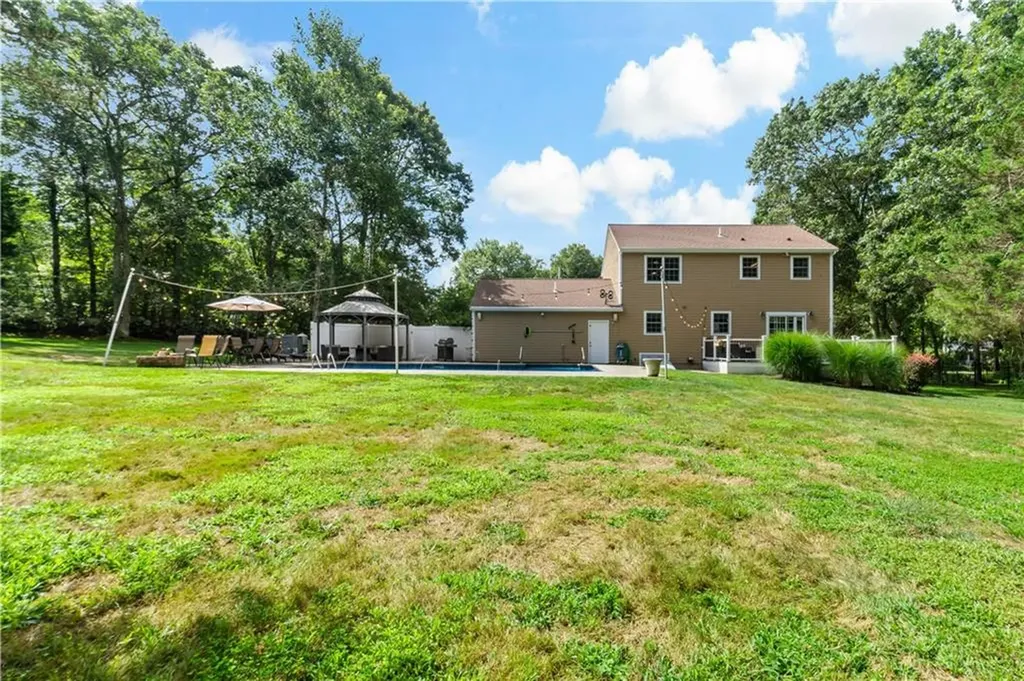 20 North Christopher Avenue Tiverton RI 02878