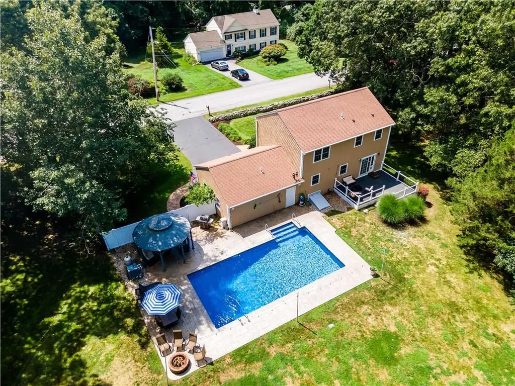 20 North Christopher Avenue Tiverton RI 02878