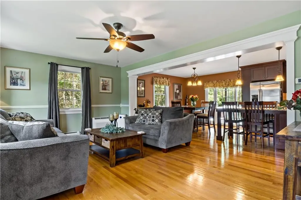 20 North Christopher Avenue Tiverton RI 02878