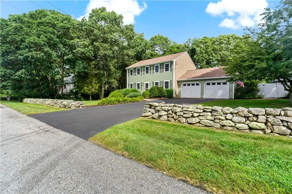20 North Christopher Avenue Tiverton RI 02878