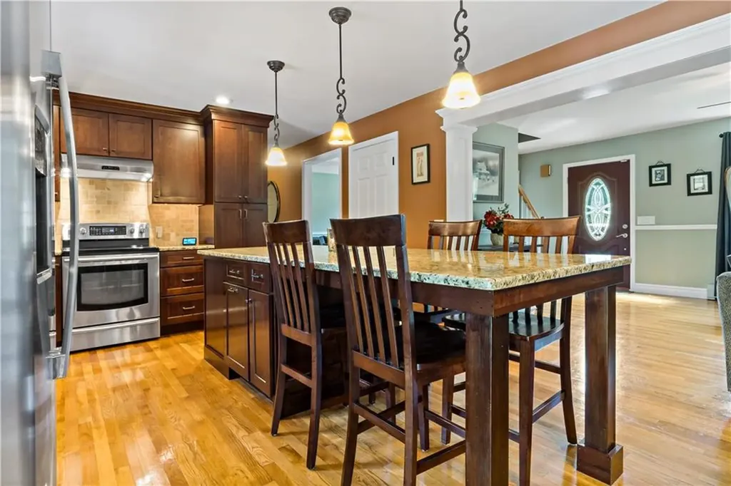 20 North Christopher Avenue Tiverton RI 02878
