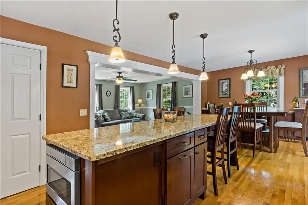 20 North Christopher Avenue Tiverton RI 02878