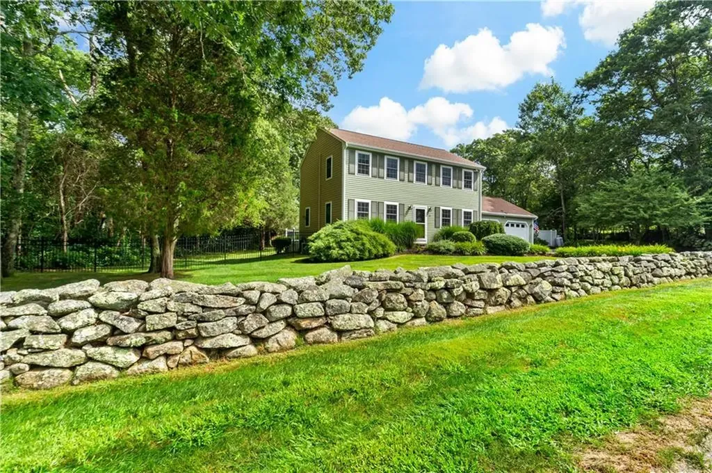 20 North Christopher Avenue Tiverton RI 02878