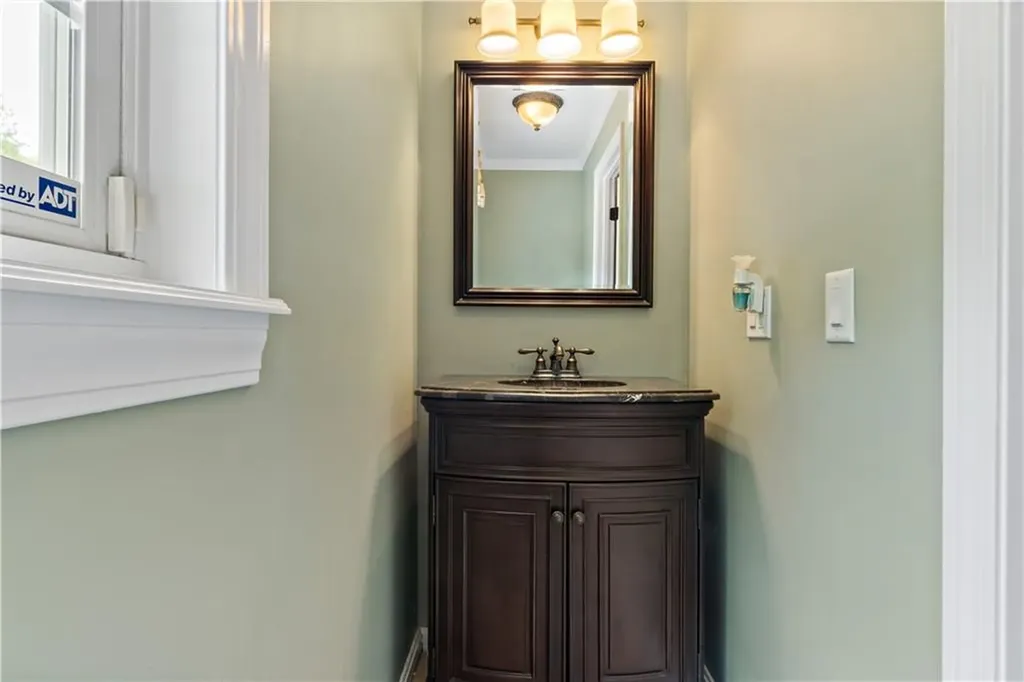 20 North Christopher Avenue Tiverton RI 02878