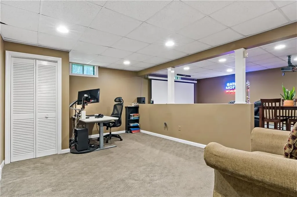20 North Christopher Avenue Tiverton RI 02878
