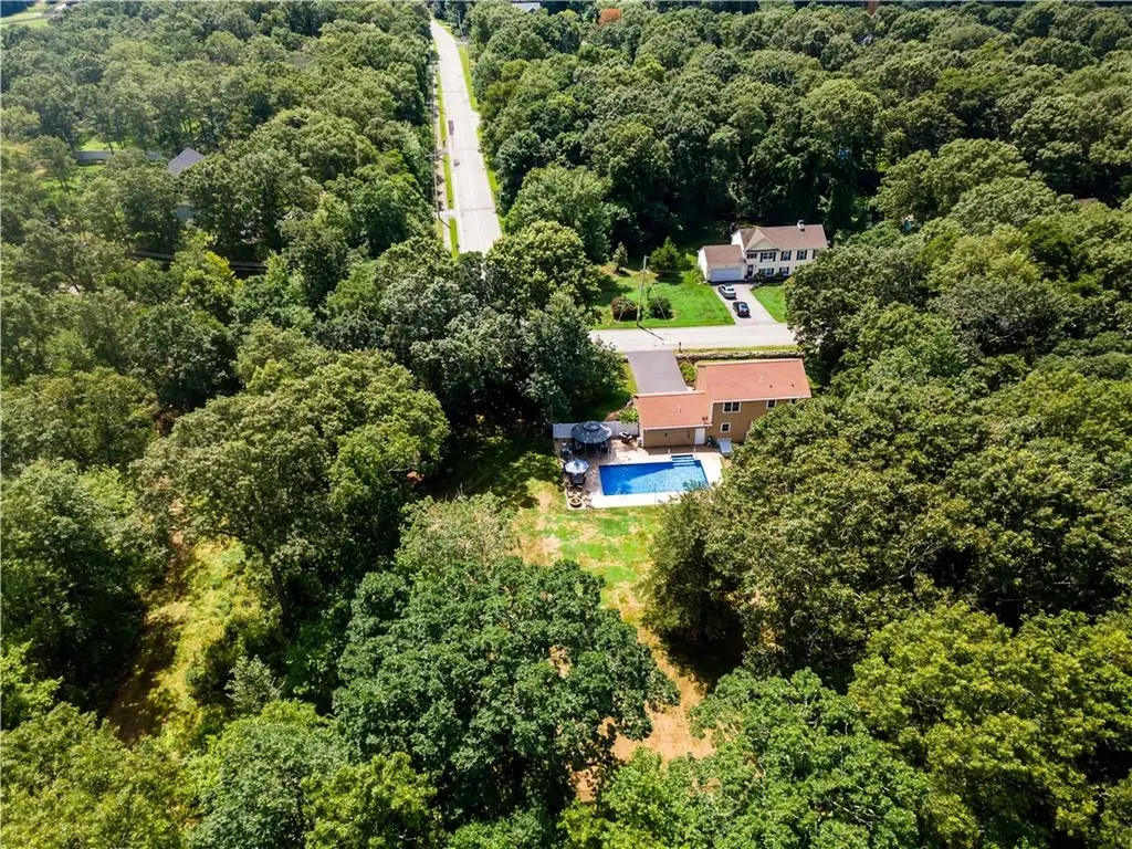 20 North Christopher Avenue Tiverton RI 02878