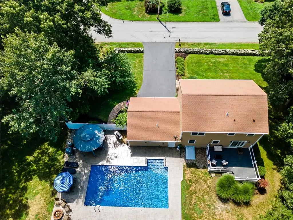 20 North Christopher Avenue Tiverton RI 02878