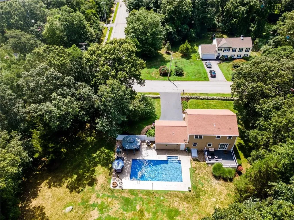 20 North Christopher Avenue Tiverton RI 02878