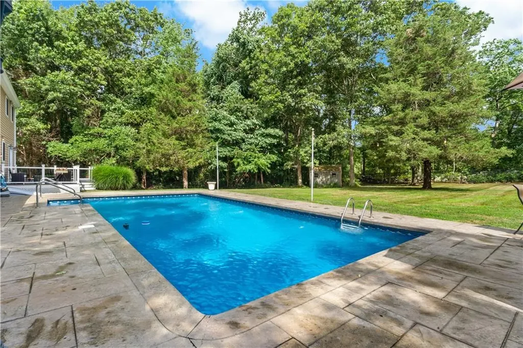 20 North Christopher Avenue Tiverton RI 02878