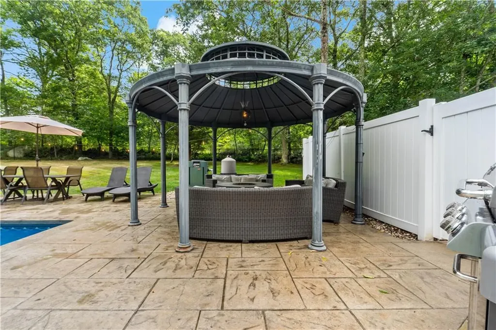 20 North Christopher Avenue Tiverton RI 02878