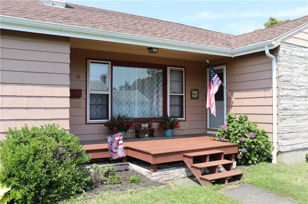 47 Arbor Terrace Tiverton RI 02878