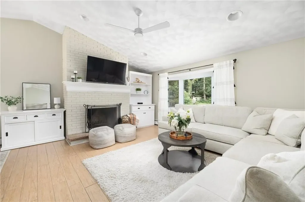 124 Swan Road Smithfield RI 02917
