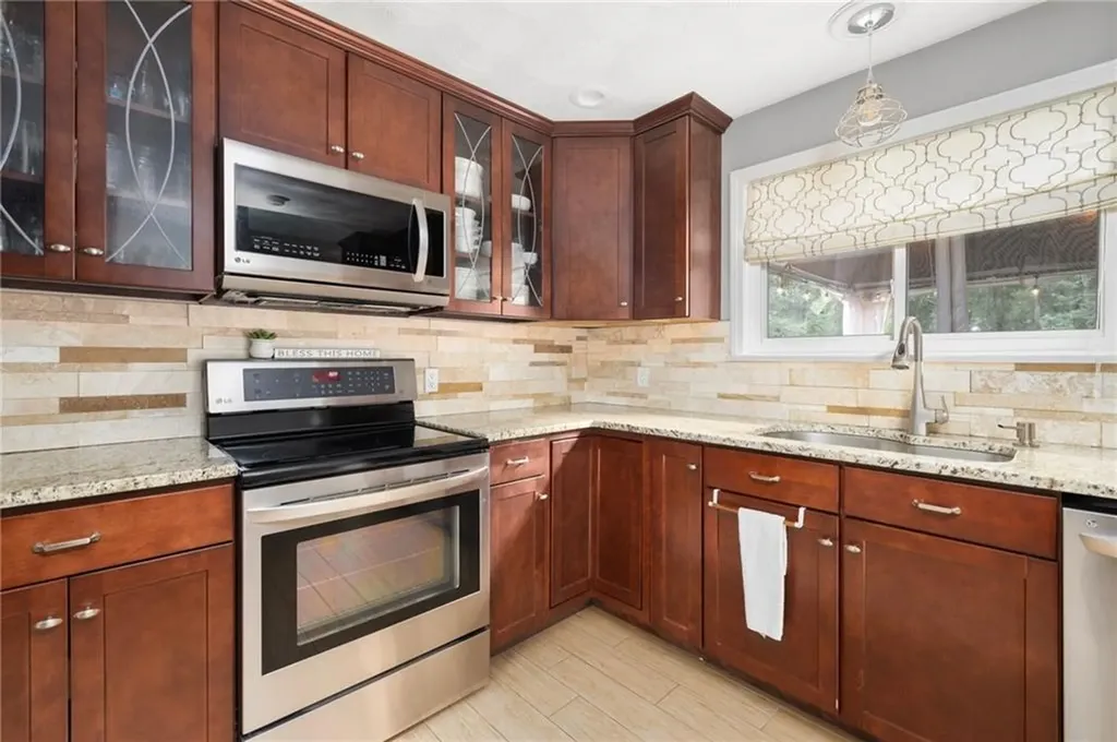 124 Swan Road Smithfield RI 02917