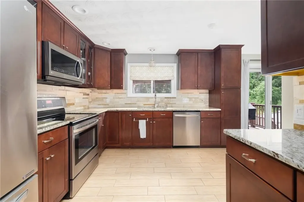 124 Swan Road Smithfield RI 02917