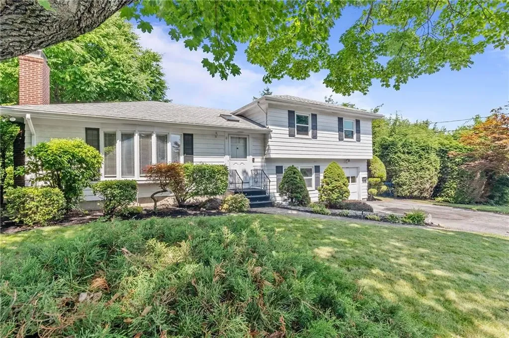 11 Everett Road Cranston RI 02920