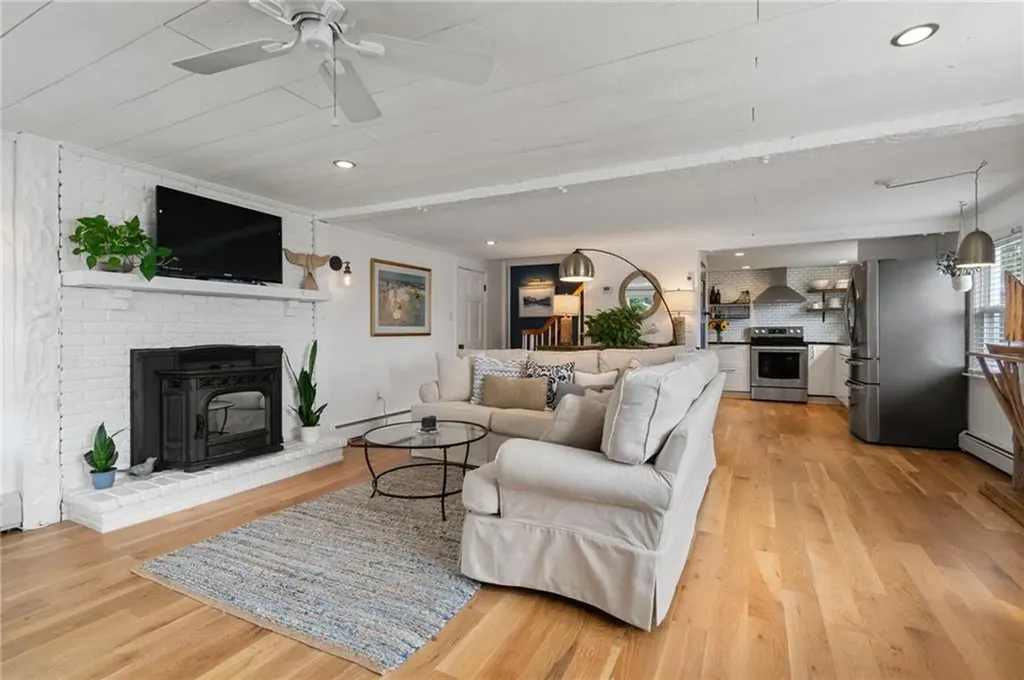 96 Harris Avenue Warren RI 02885