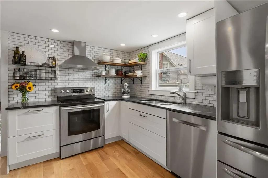 96 Harris Avenue Warren RI 02885
