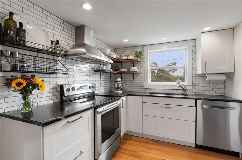 96 Harris Avenue Warren RI 02885