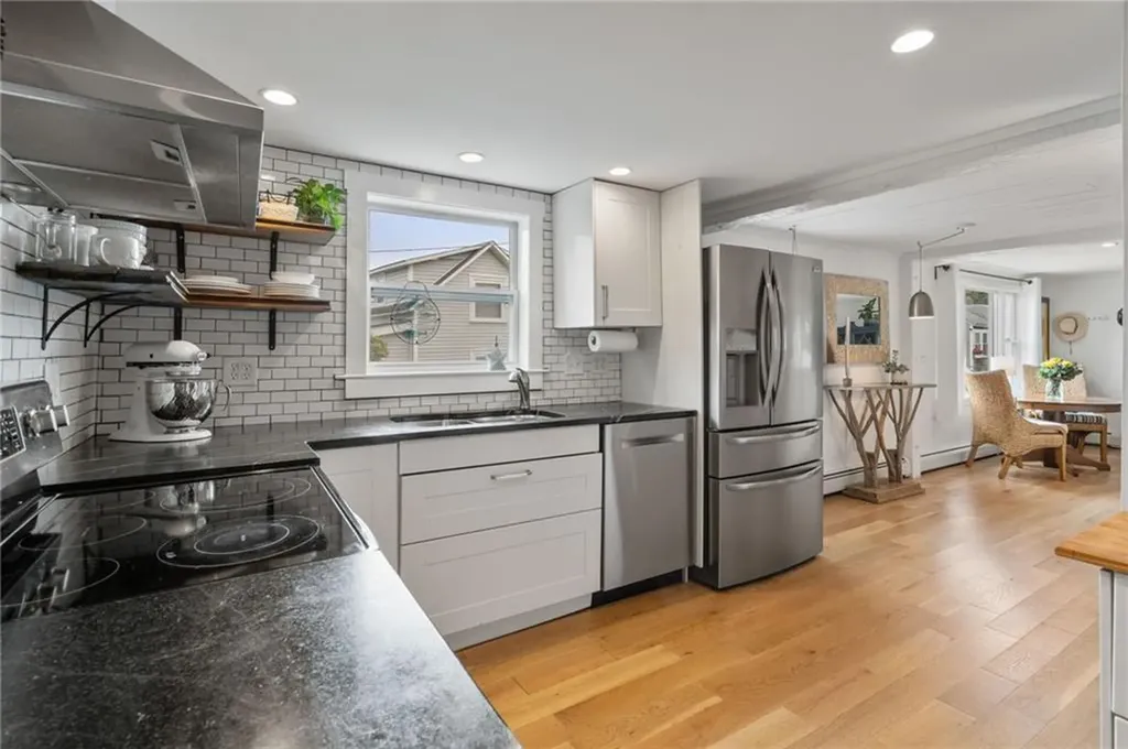 96 Harris Avenue Warren RI 02885