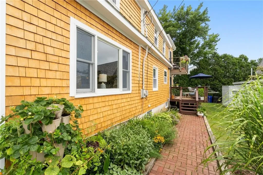96 Harris Avenue Warren RI 02885
